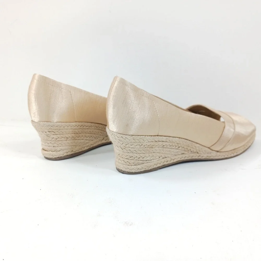 Easy Street Womens Espadrille Wedge Sandals Champagne Gold Peep Toe 31-8954 9.5N